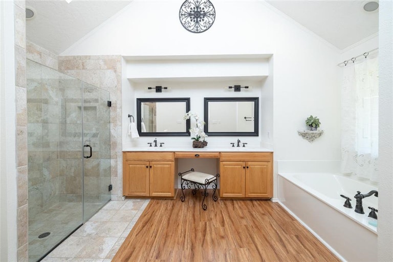 Photo 18 of 27 - 541 Indian Creek Dr, Roanoke, TX 76262