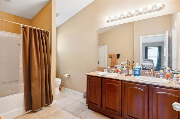 Photo 20 of 23 - 6751 Breezy Palm Dr, Riverview, FL 33578