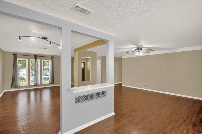 Photo 18 of 36 - 1107 Rebbeca Dr, Austin, TX 78758