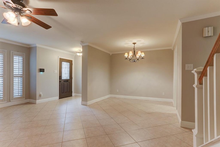 Photo 6 of 29 - 13316 Trail Hollow Dr, Houston, TX 77079