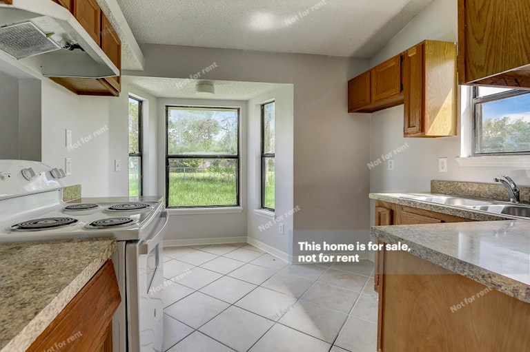 Photo 22 of 31 - 1937 Apopka Dr, Middleburg, FL 32068