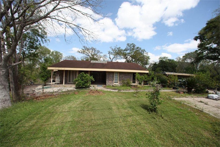 Photo 1 of 2 - 8007 Glenloch Dr, Houston, TX 77061