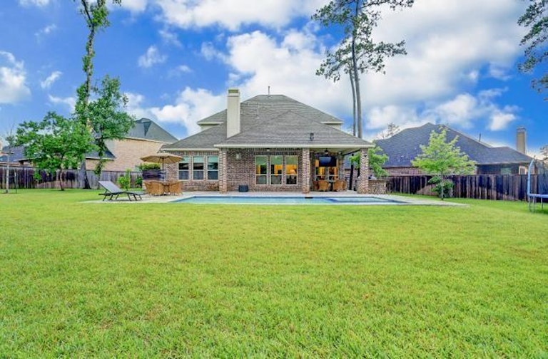 Photo 3 of 22 - 111 Tadpole Ct, Tomball, TX 77375