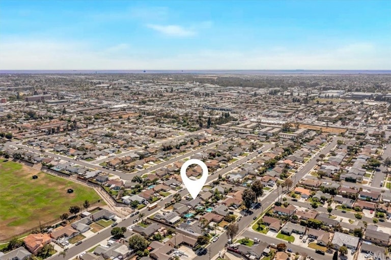 Photo 27 of 28 - 8301 Friesland Dr, Huntington Beach, CA 92647