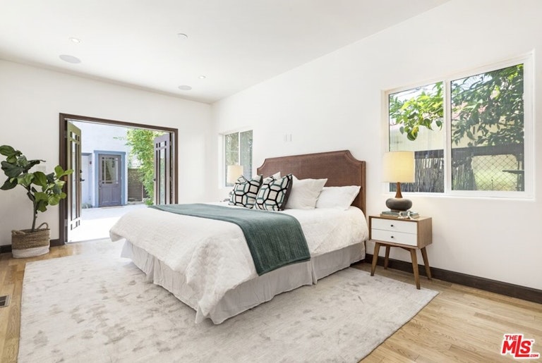 Photo 27 of 49 - 641 N Mariposa Ave, Los Angeles, CA 90004