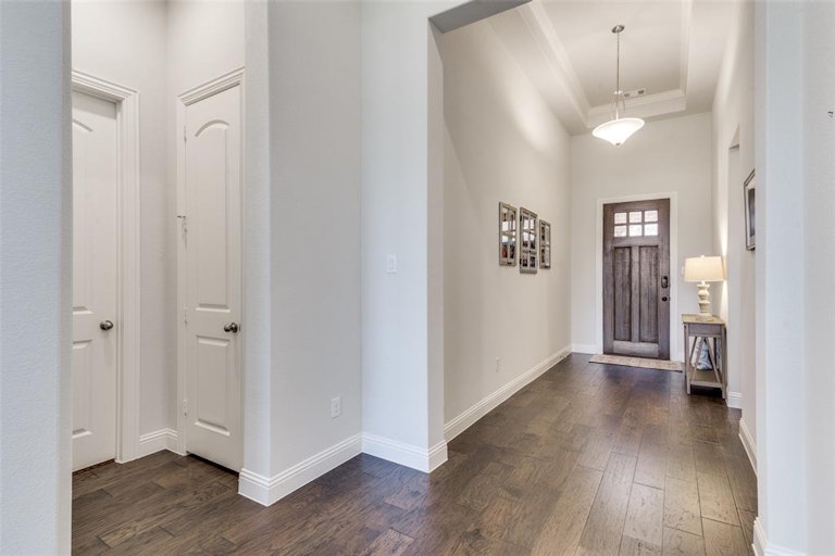 Photo 7 of 33 - 2404 Carrington Dr, Mansfield, TX 76063