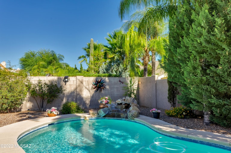 Photo 33 of 34 - 249 W Milbrae Springs Dr, Oro Valley, AZ 85755