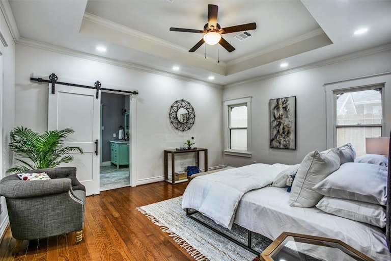 Photo 19 of 38 - 724 W Melwood St, Houston, TX 77009