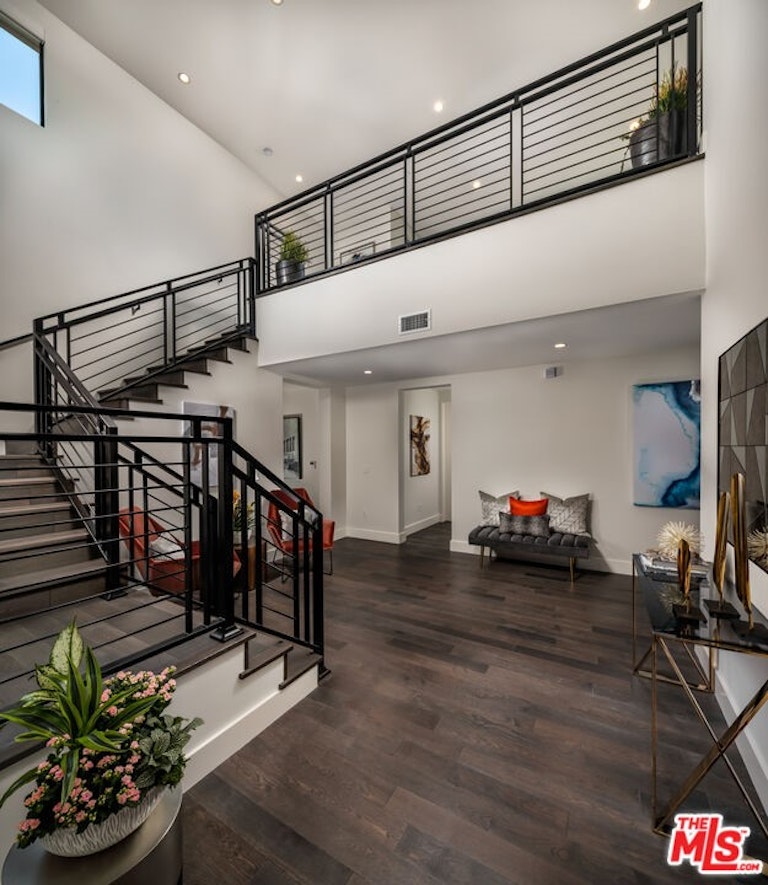 Photo 4 of 13 - 332 W Green St #410, Pasadena, CA 91105