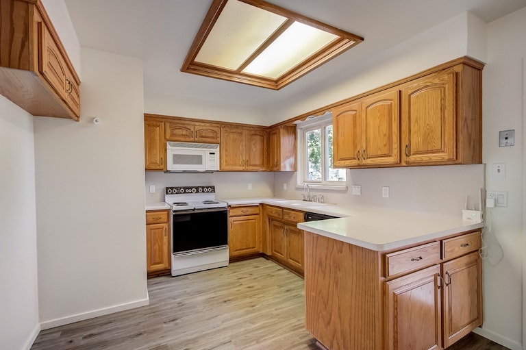 Photo 4 of 23 - 541 W D St S, Dixon, CA 95620