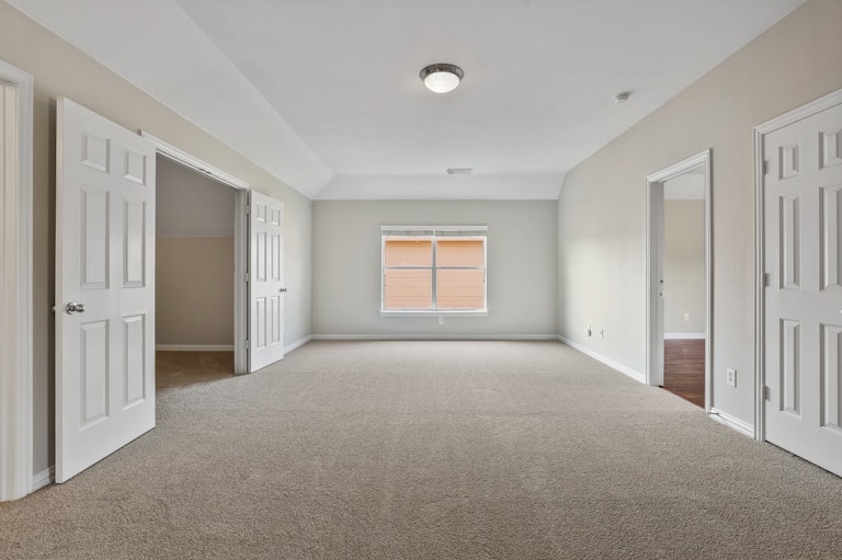Photo 24 of 36 - 304 Granite Falls Dr, Keller, TX 76248