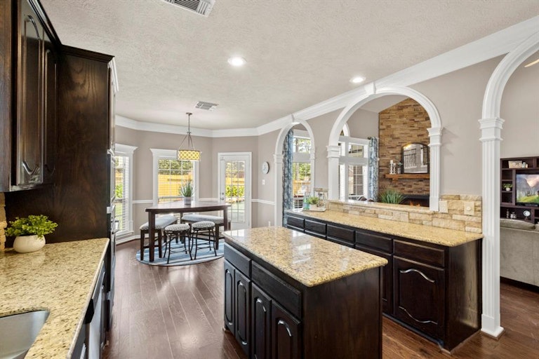 Photo 10 of 31 - 19119 Canyon Vista Ct, Tomball, TX 77377