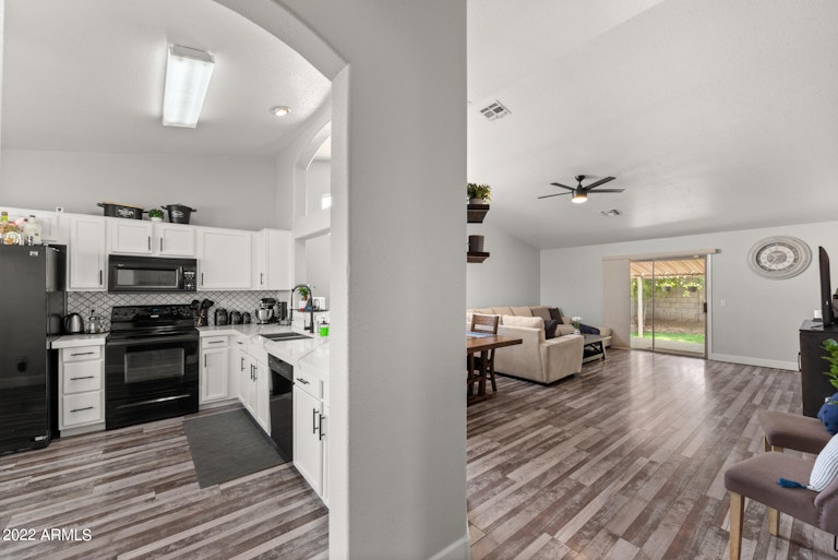 Photo 5 of 29 - 3309 N 85th Ln, Phoenix, AZ 85037