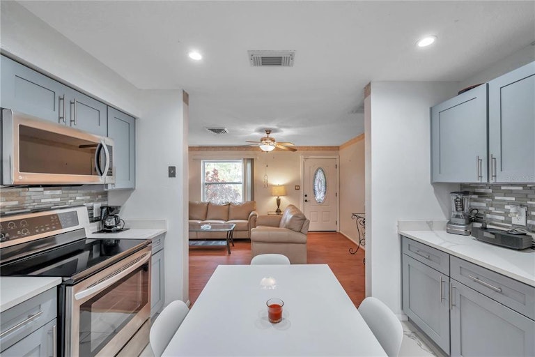 Photo 10 of 52 - 9851 Marlinton Ln, Port Richey, FL 34668