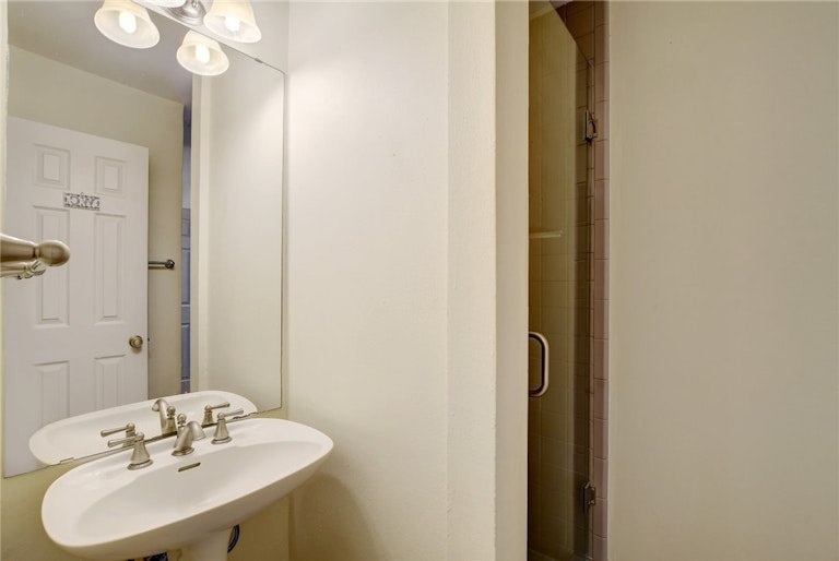 Photo 22 of 26 - 3007 Oakmont Blvd, Austin, TX 78703