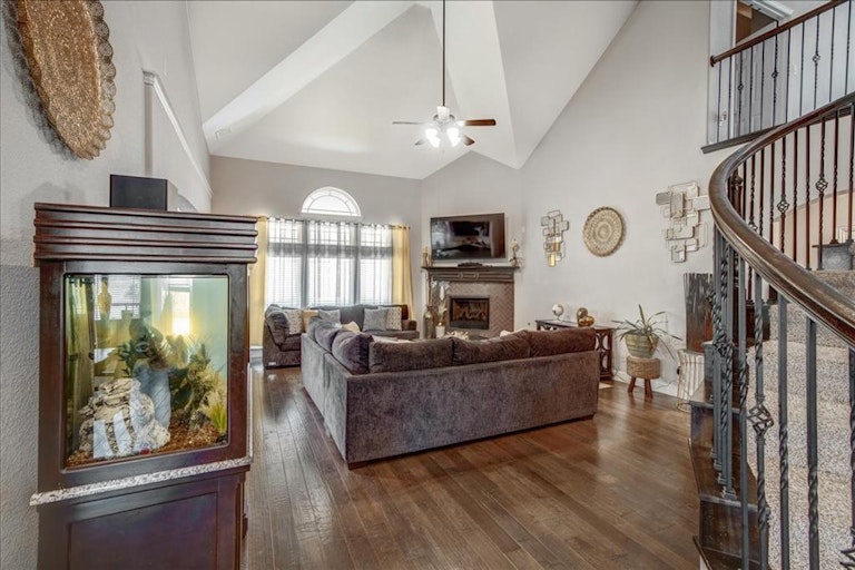 Photo 13 of 40 - 6413 Glenwick Dr, Fort Worth, TX 76123