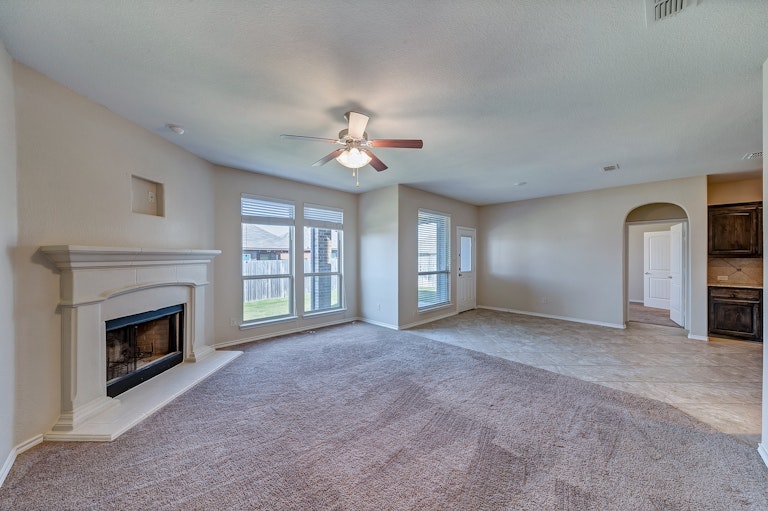 Photo 12 of 28 - 4701 Red Gate Cir, Keller, TX 76244