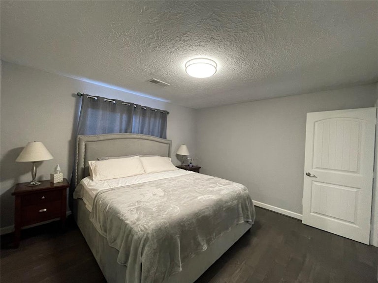 Photo 16 of 28 - 672 N Eldridge Pkwy, Houston, TX 77079
