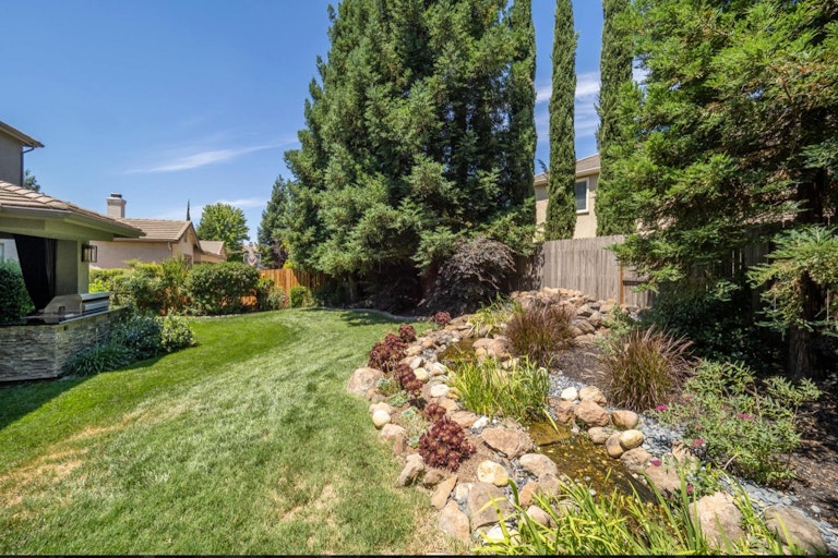 Photo 32 of 49 - 309 Fieldbrook Ct, Roseville, CA 95747