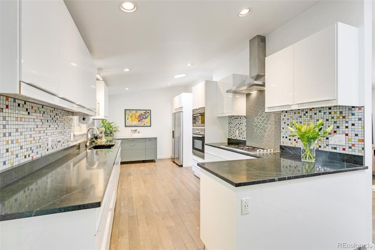 Photo 13 of 35 - 2689 Quail St, Lakewood, CO 80215