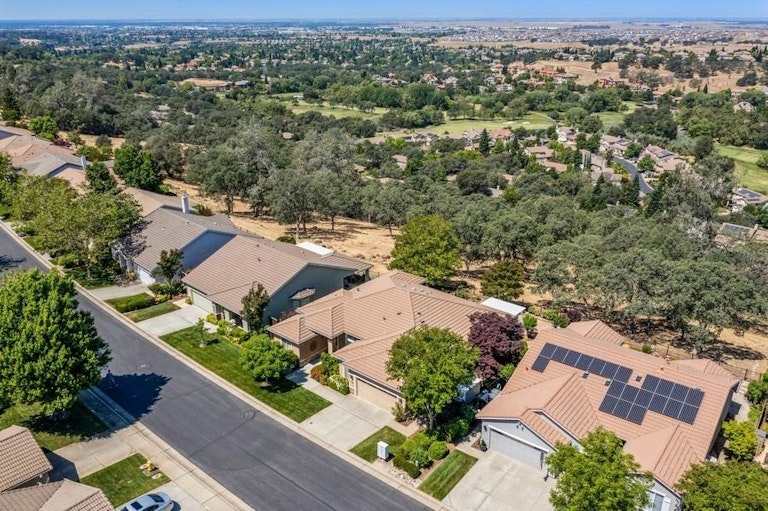 Photo 3 of 47 - 3970 Coldwater Dr, Rocklin, CA 95765