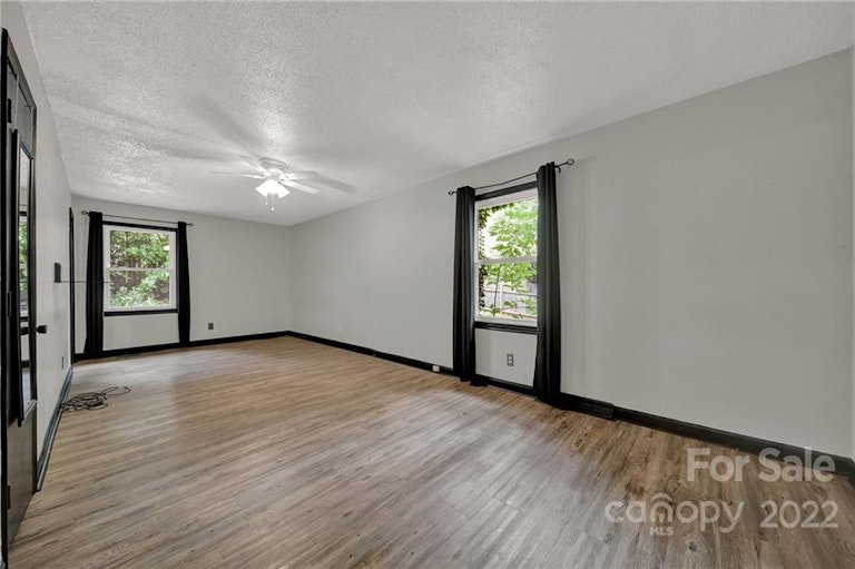 Photo 16 of 29 - 9023 Nottoway Dr, Charlotte, NC 28213