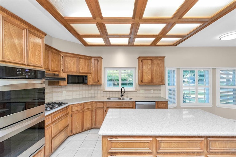 Photo 17 of 33 - 610 Ironwood Dr, Richmond, TX 77406