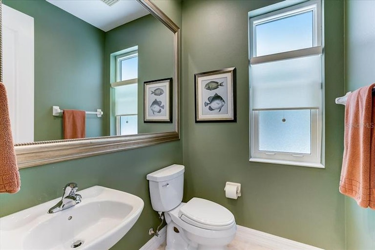 Photo 16 of 53 - 7711 Ashley Cir, Bradenton, FL 34201