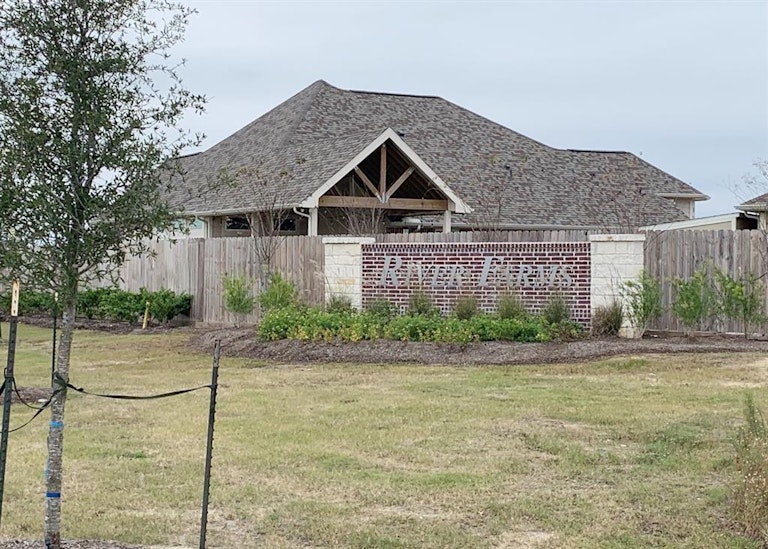 Photo 11 of 20 - 13910 S River Dr, Baytown, TX 77523