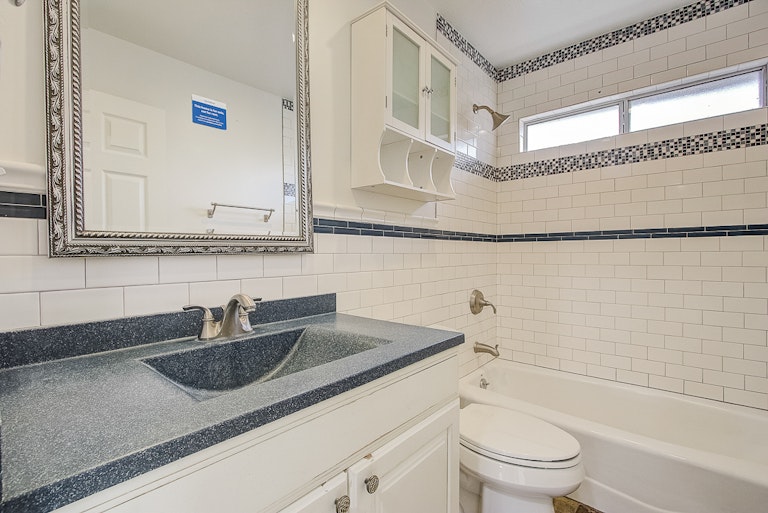 Photo 24 of 32 - 6724 Folkstone Way, Elk Grove, CA 95758