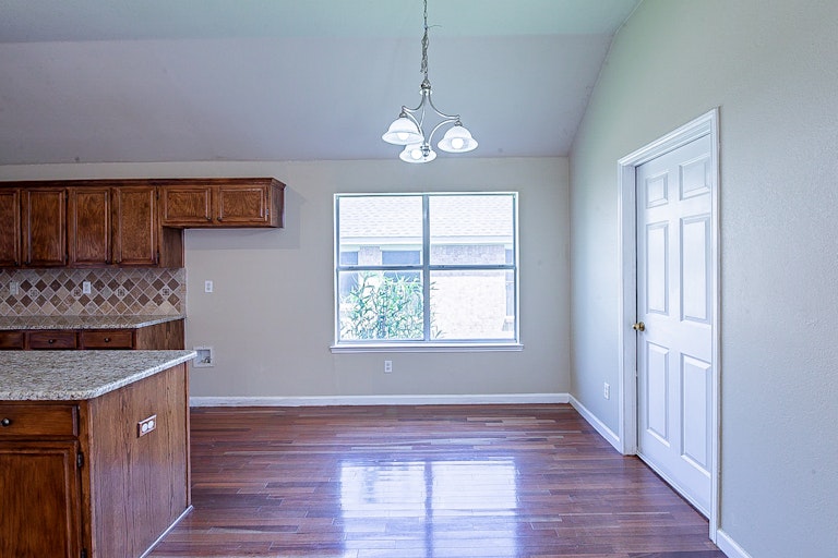 Photo 9 of 24 - 1412 Sunswept Ter, Lewisville, TX 75077