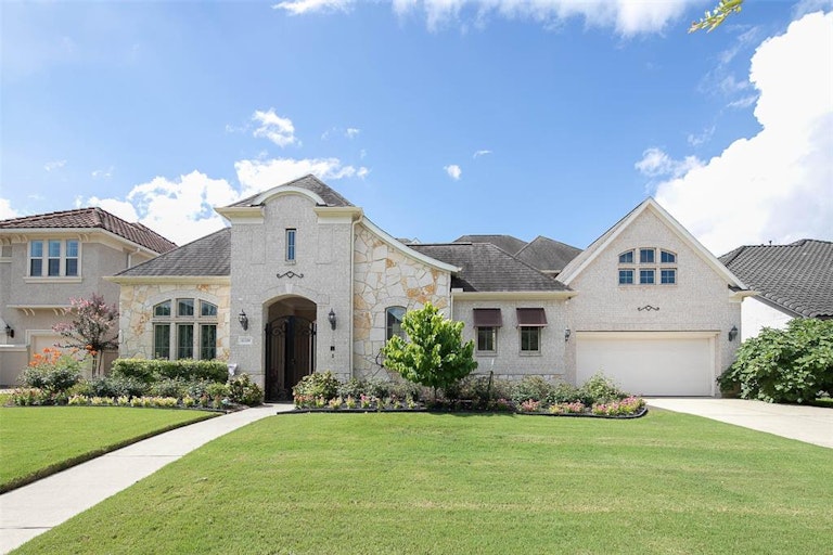 Photo 1 of 48 - 6339 Windermere Park Ln, Sugar Land, TX 77479