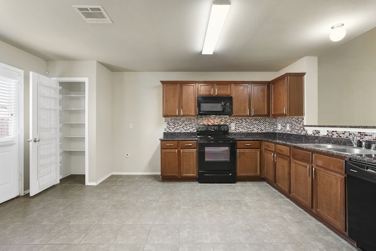Photo 7 of 26 - 2015 Crosby Dr, Forney, TX 75126