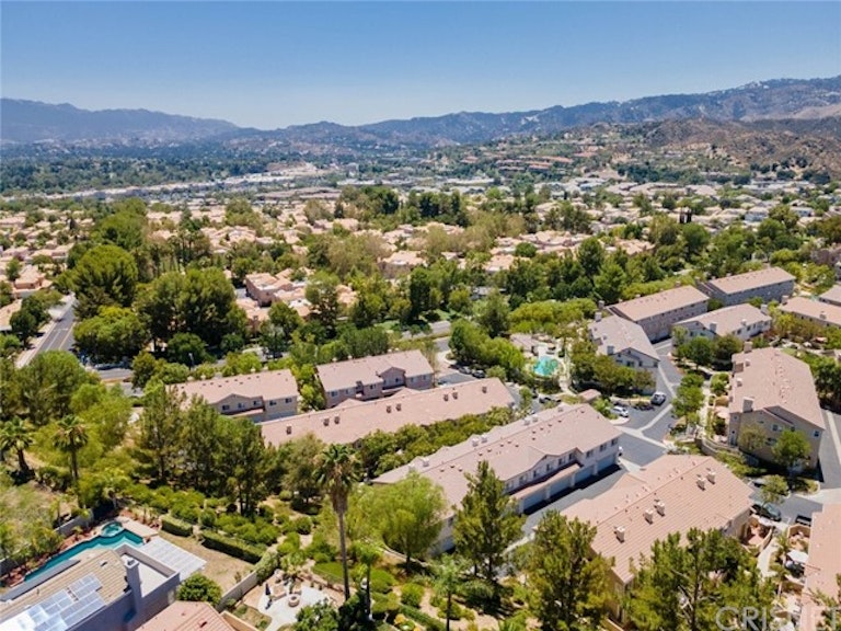 Photo 10 of 37 - 25773 Perlman Pl Unit F, Stevenson Ranch, CA 91381