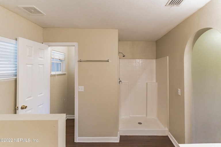 Photo 10 of 17 - 4025 Clearbrook Cove Rd, Jacksonville, FL 32218