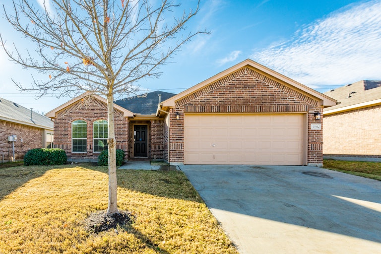 Photo 1 of 29 - 2712 Triangle Leaf Dr, Fort Worth, TX 76244