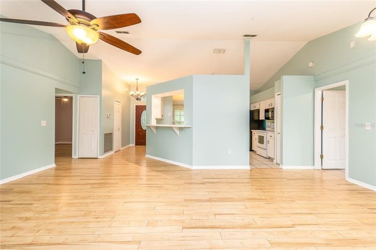 Photo 8 of 32 - 3245 Big Valley Dr, Lakeland, FL 33812