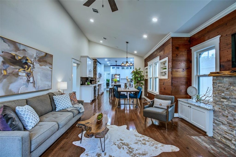 Photo 7 of 38 - 724 W Melwood St, Houston, TX 77009