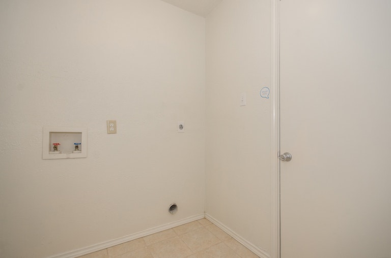 Photo 26 of 26 - 7701 Rice Dr, Rowlett, TX 75088