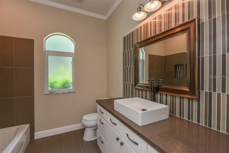 Photo 12 of 25 - 799 Capistrano Dr, Nokomis, FL 34275