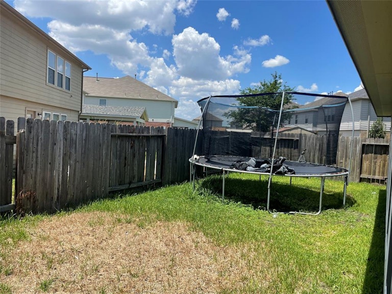 Photo 6 of 7 - 10211 Knob Mountain Trl, Houston, TX 77016