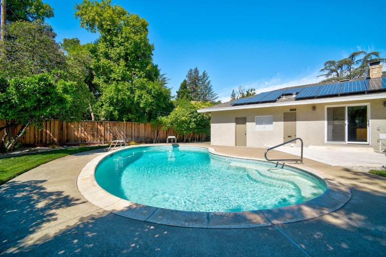 Photo 32 of 68 - 1940 Rolling Hills Rd, Sacramento, CA 95864