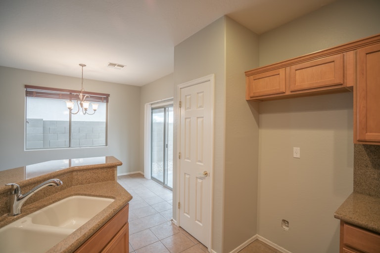 Photo 9 of 29 - 1740 W Twain Dr, Anthem, AZ 85086