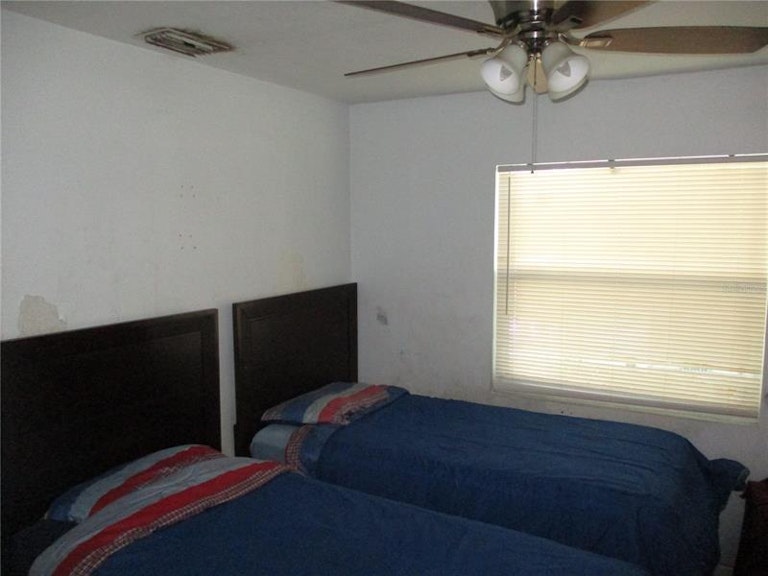 Photo 3 of 26 - 624 28th Ave S, Saint Petersburg, FL 33705
