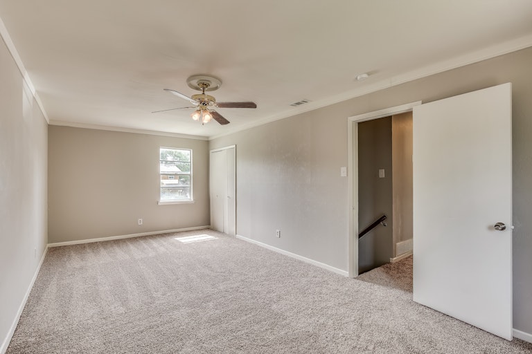 Photo 15 of 25 - 2920 Harlan Dr, Mesquite, TX 75150
