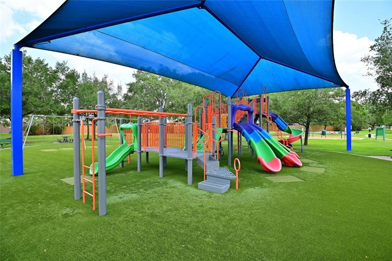 Photo 41 of 44 - 5306 Clear Landing Ct, Rosharon, TX 77583