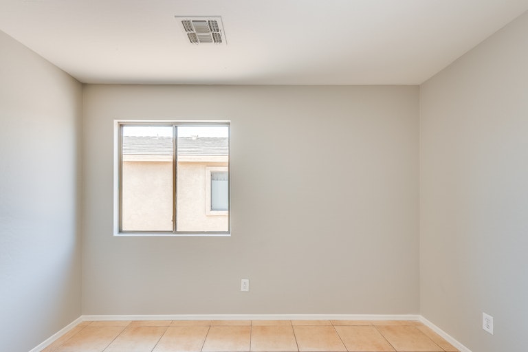 Photo 13 of 18 - 8015 W Pioneer St, Phoenix, AZ 85043
