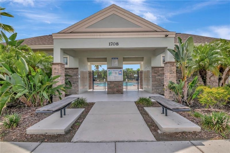 Photo 45 of 47 - 1964 Hawks View Dr, Ruskin, FL 33570