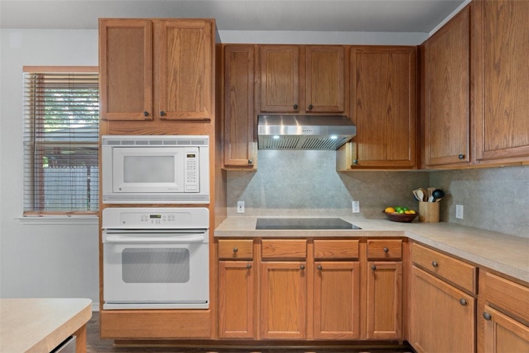 Photo 8 of 37 - 414 Las Colinas Dr, Leander, TX 78641