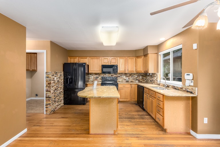 Photo 4 of 19 - 4655 W 112th Ct, Westminster, CO 80031